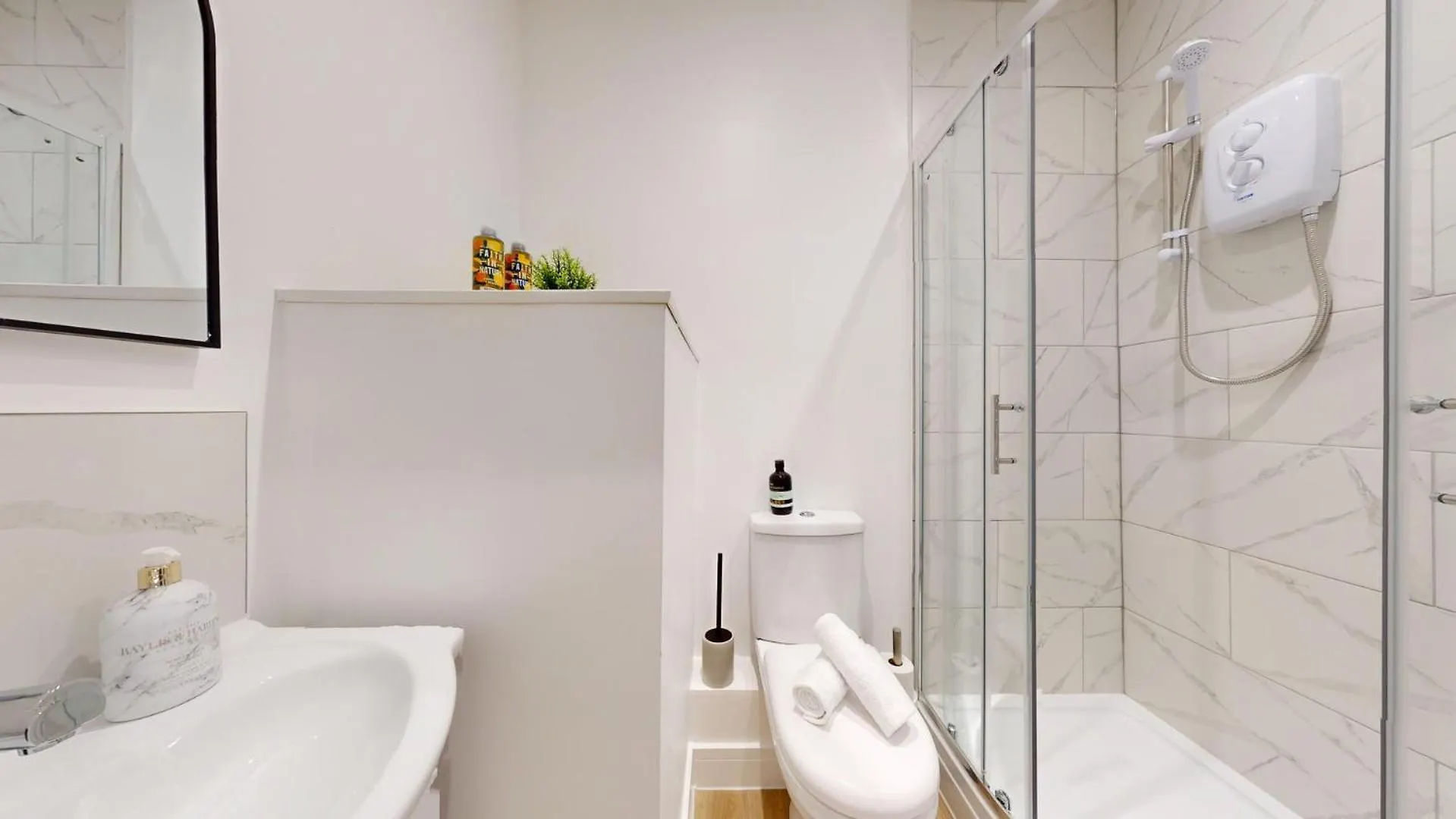 Spacious One Bedroom | Wifi Cardiff Appartement